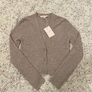 100% cashmere cardigan. Never worn. Perfect condition, super soft!